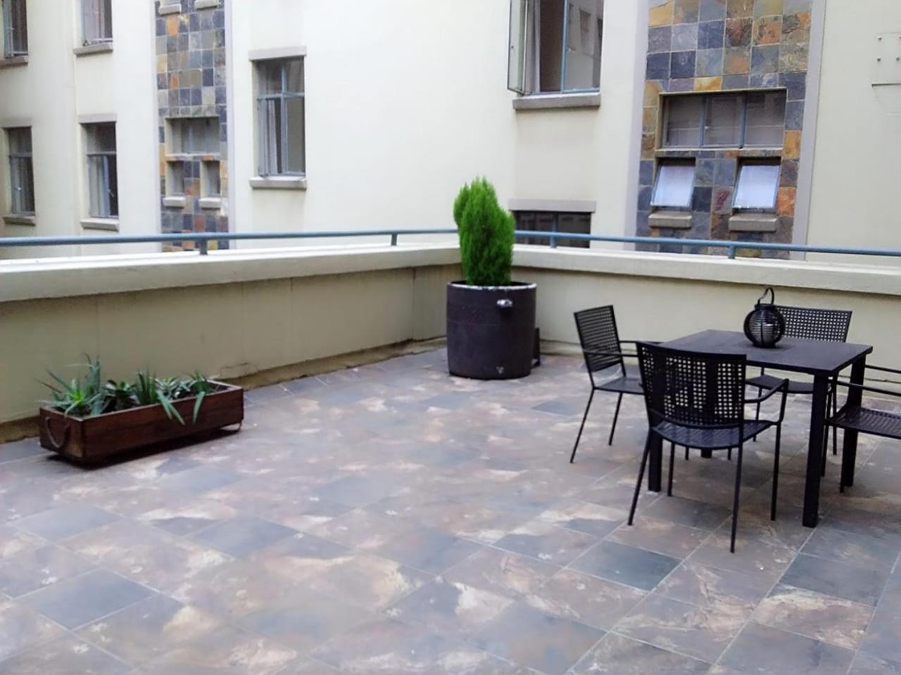 Mabungubwe Hotel Apartments - Home Away From Home Йоганнесбурґ Екстер'єр фото