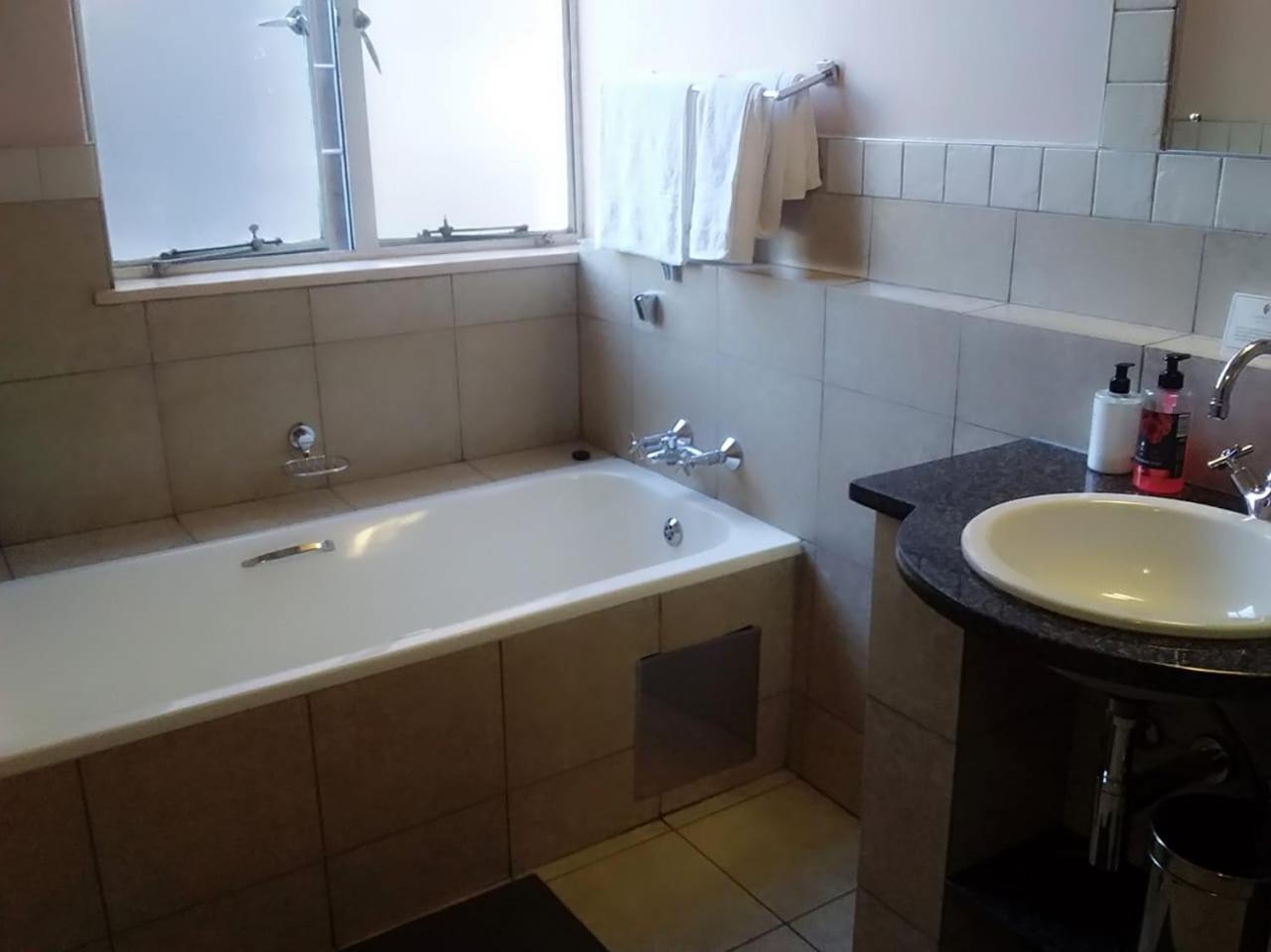 Mabungubwe Hotel Apartments - Home Away From Home Йоганнесбурґ Екстер'єр фото